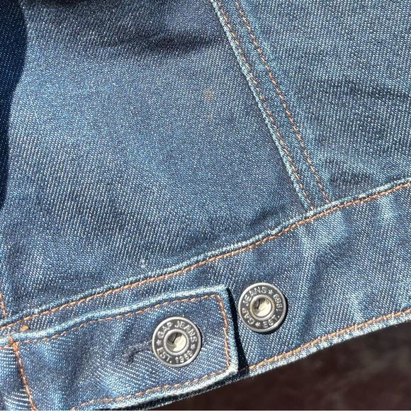 Gap denim jean jacket. Women’s large - Picture 5 of 5